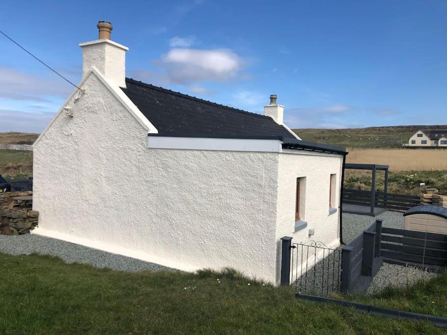No. 6 - The Little House That Gives You A Hug Trumpan Exterior photo
