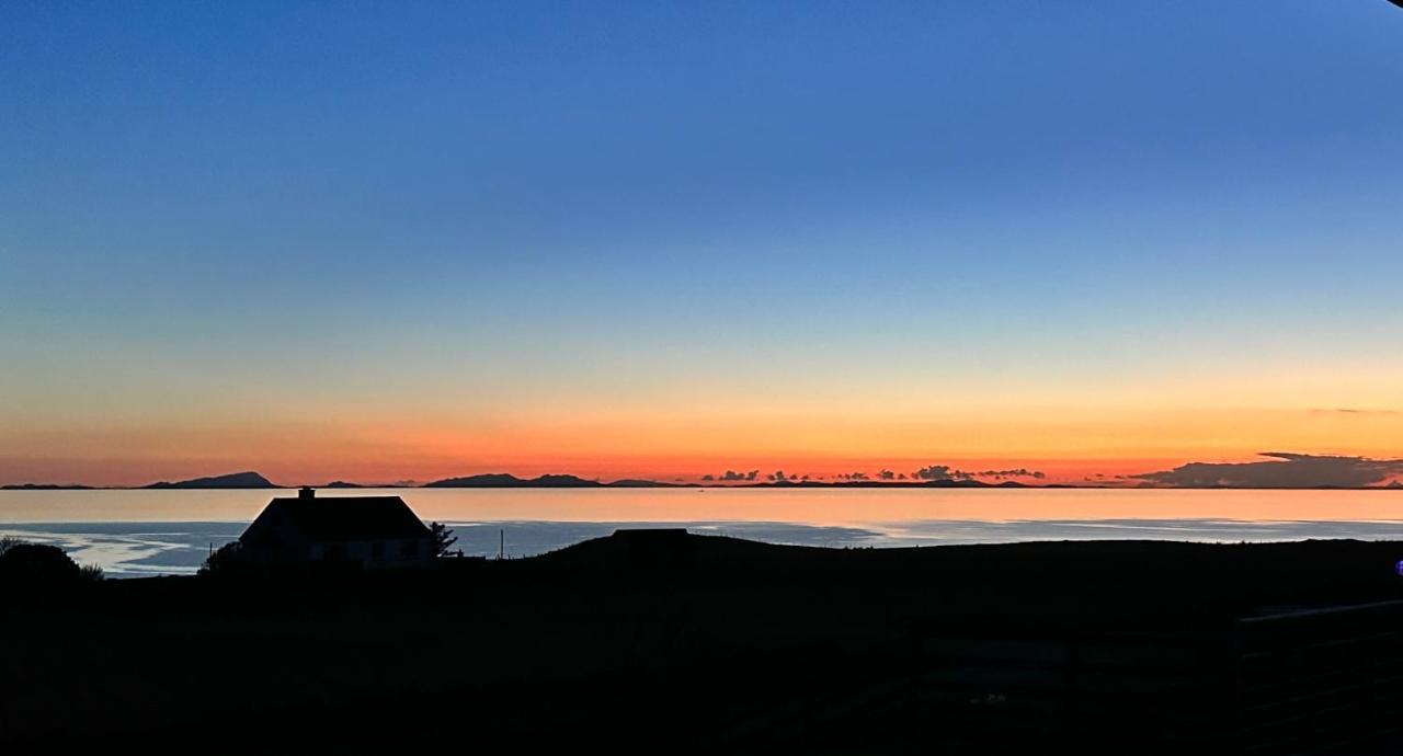 No. 6 - The Little House That Gives You A Hug Trumpan Exterior photo